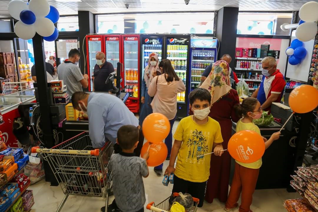 Esenlik Zincir Marketler Vatandaş'ların Yüzünü Güldürüyor