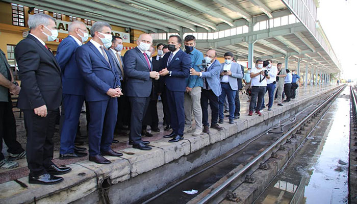 Ulaştırma ve Altyapı Bakanı Adil Karaismailoğlu’ndan Yeşilyurt’a Müjde