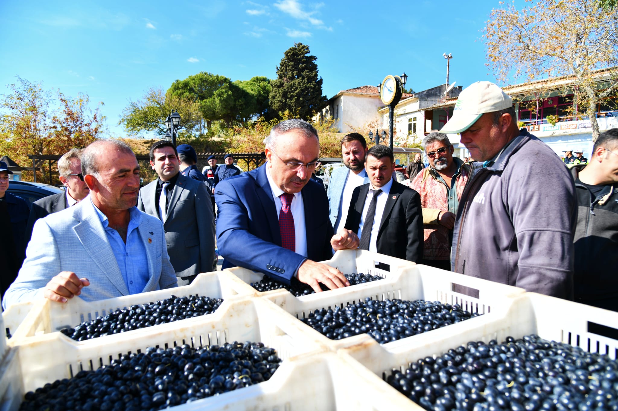 Vali Soytürk Zeytin Üreticileri ve Çiftçilerimizle Bir Araya Geldi